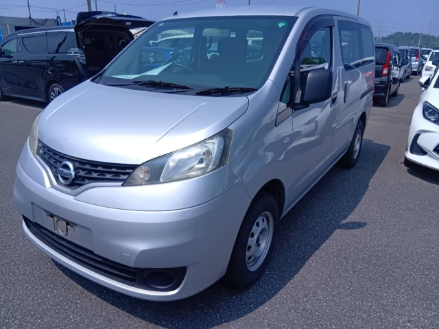NISSAN NV200