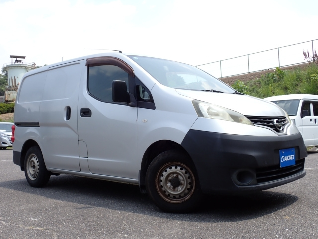 NISSAN NV200