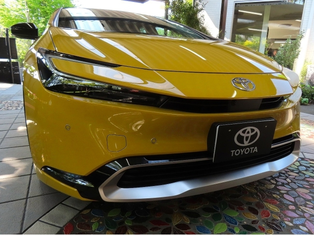 TOYOTA PRIUS
