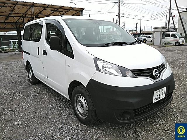 NISSAN NV200