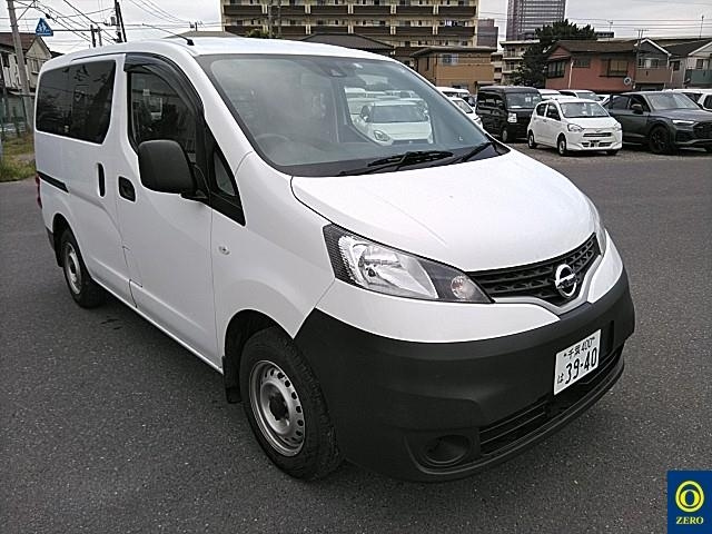 NISSAN NV200