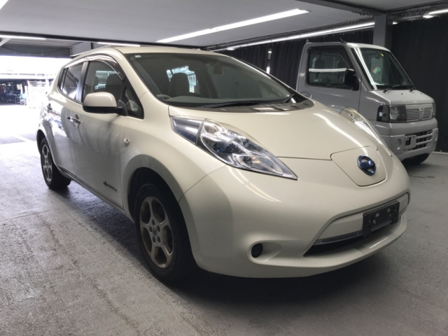 NISSAN LEAF