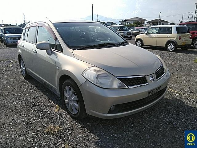 NISSAN TIIDA