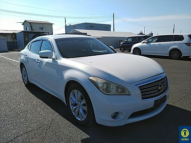 NISSAN FUGA
