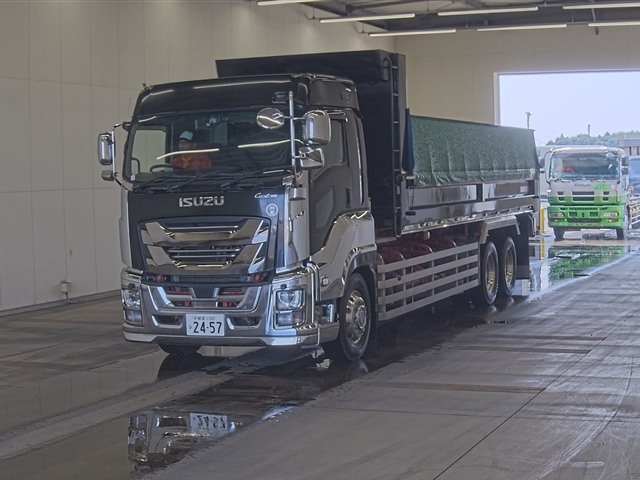 ISUZU GIGA