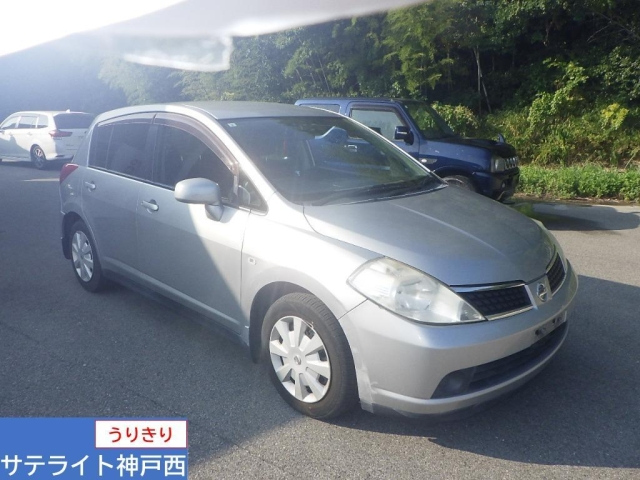 NISSAN TIIDA