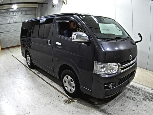 TOYOTA HIACE VAN