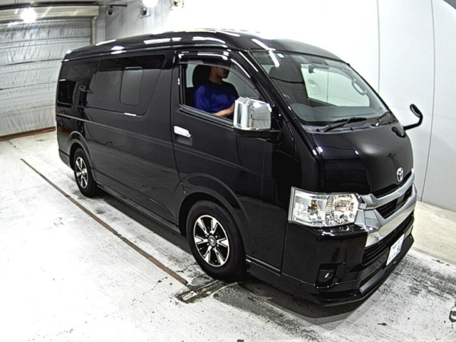 TOYOTA HIACE