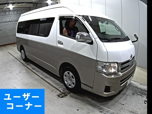 TOYOTA HIACE