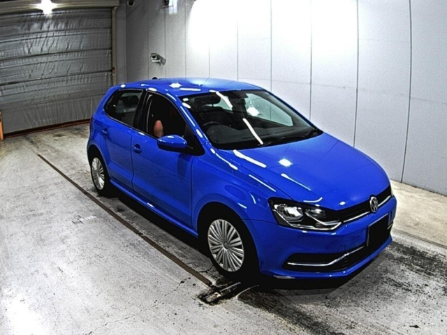 VOLKSWAGEN POLO