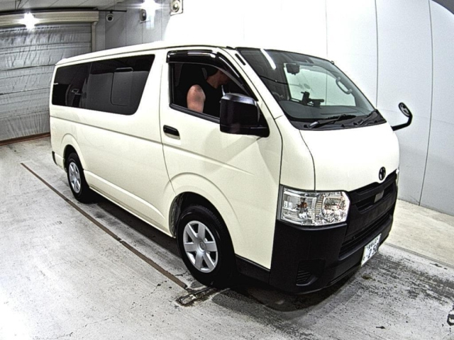 TOYOTA HIACE VAN