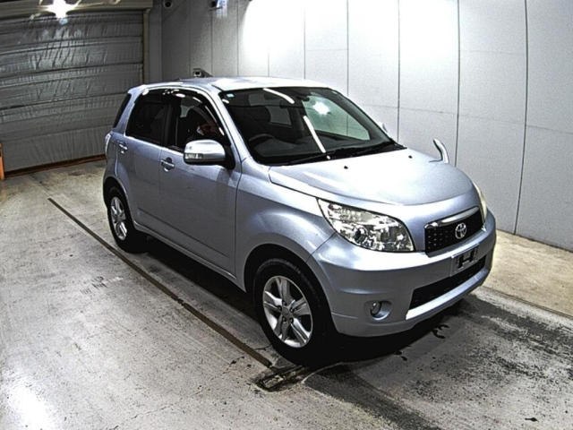 TOYOTA RUSH