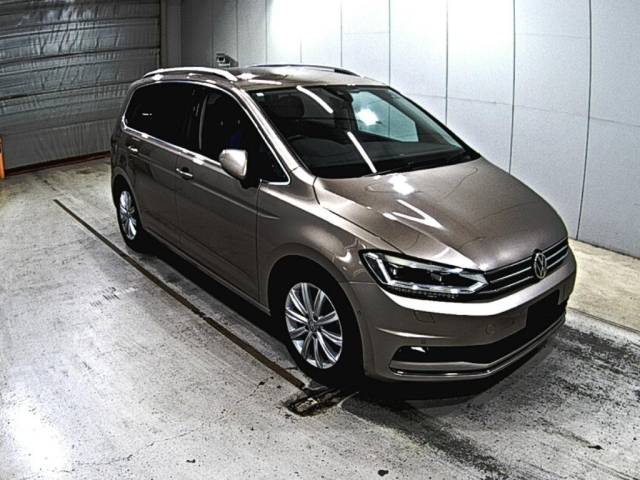 VOLKSWAGEN GOLF TOURAN