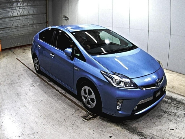 TOYOTA PRIUS PHV