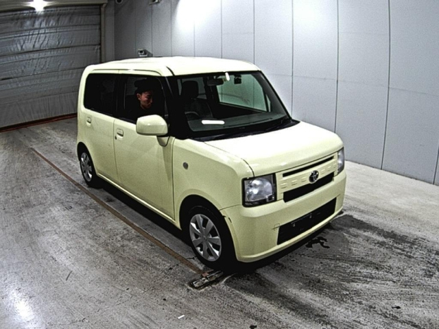 TOYOTA PIXIS SPACE