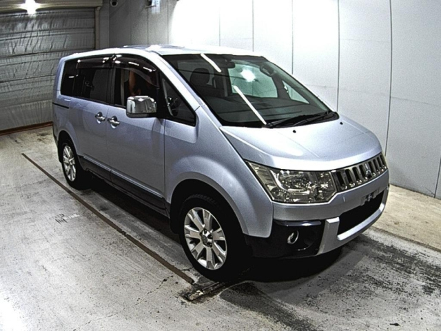 MITSUBISHI DELICA D5