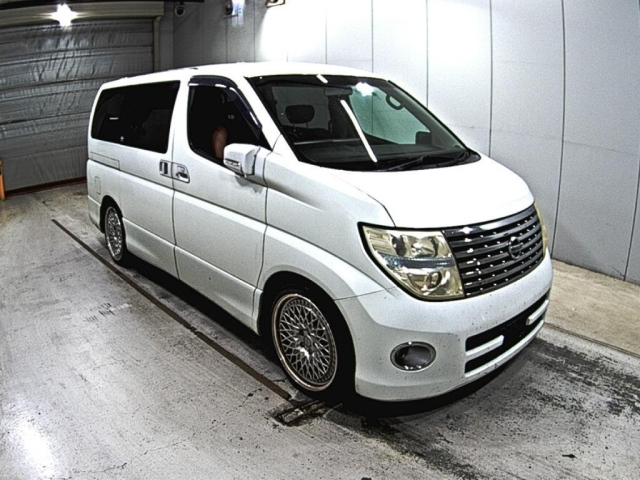 NISSAN ELGRAND