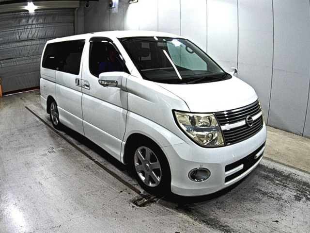 NISSAN ELGRAND