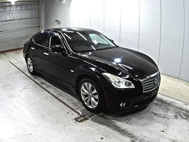 NISSAN FUGA