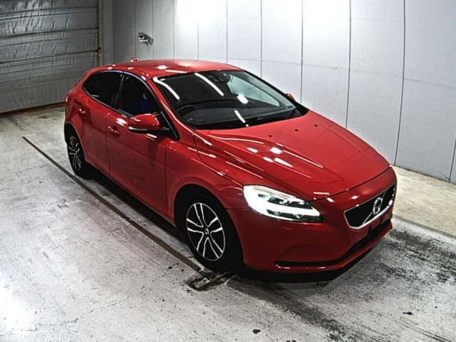 VOLVO V40