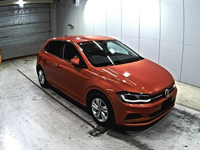 VOLKSWAGEN POLO