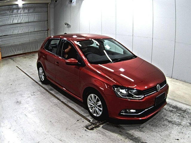 VOLKSWAGEN POLO