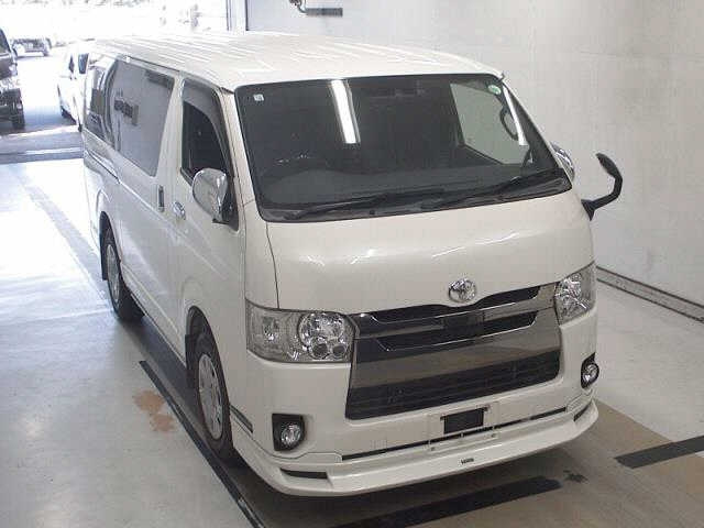 TOYOTA HIACE VAN