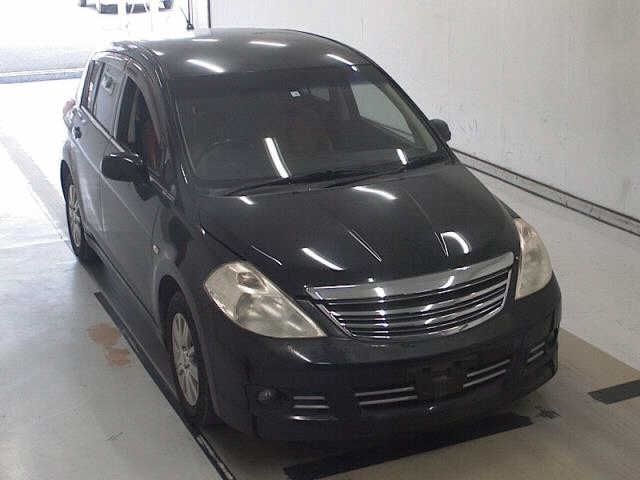 NISSAN TIIDA