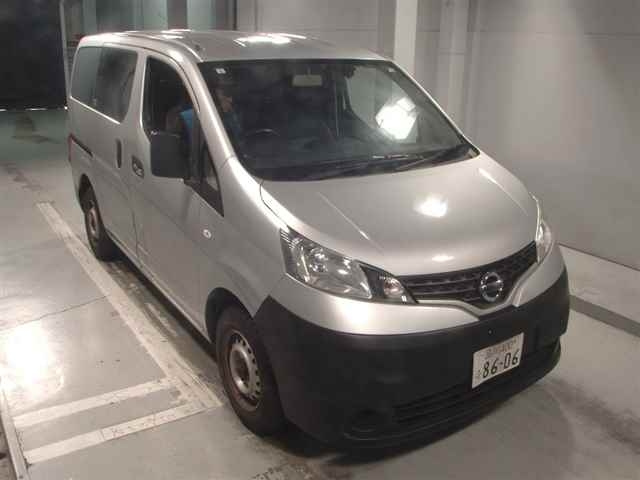NISSAN NV200