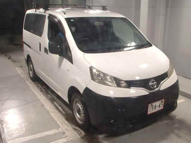 NISSAN NV200
