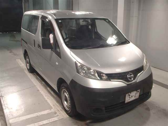 NISSAN NV200