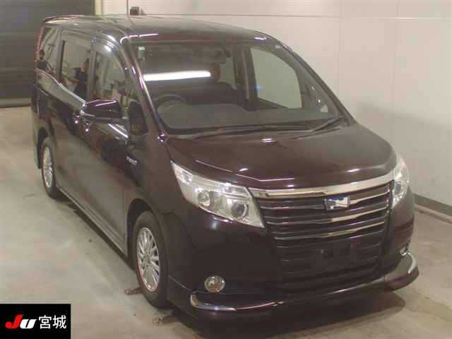 TOYOTA NOAH