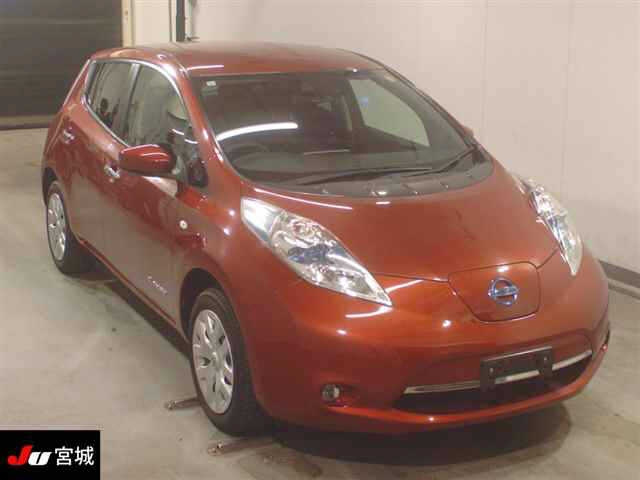 NISSAN LEAF