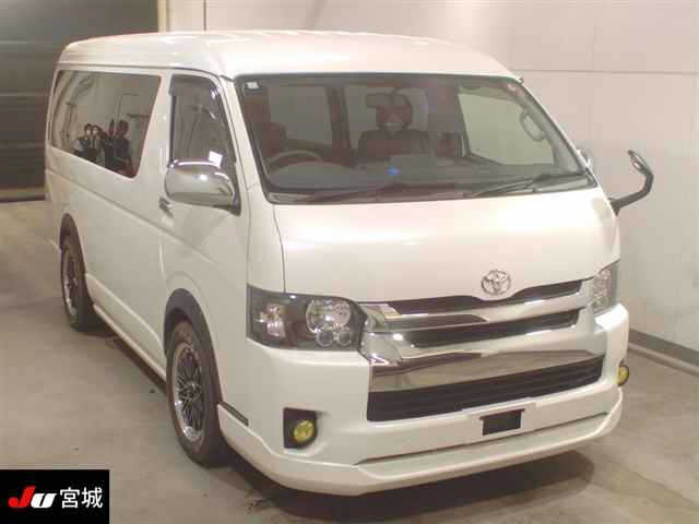 TOYOTA HIACE