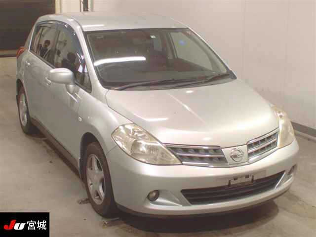 NISSAN TIIDA