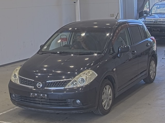 NISSAN TIIDA