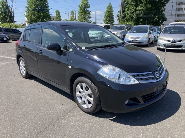 NISSAN TIIDA