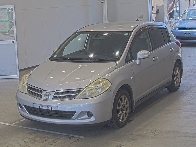 NISSAN TIIDA