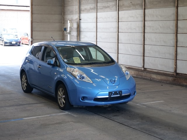 NISSAN LEAF