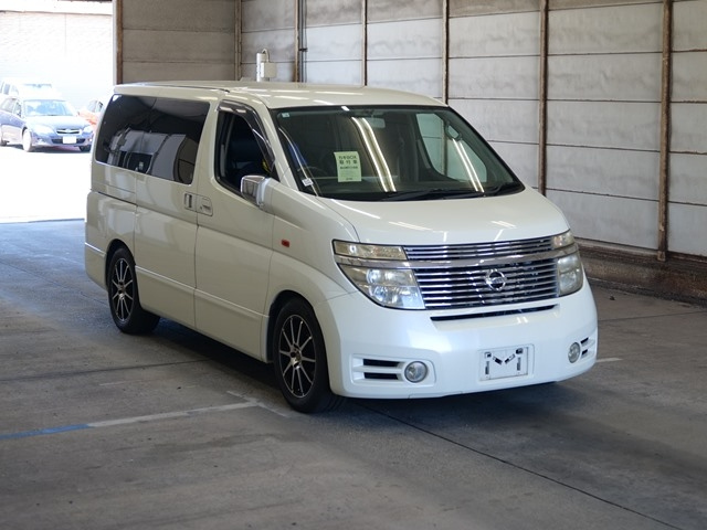 NISSAN ELGRAND