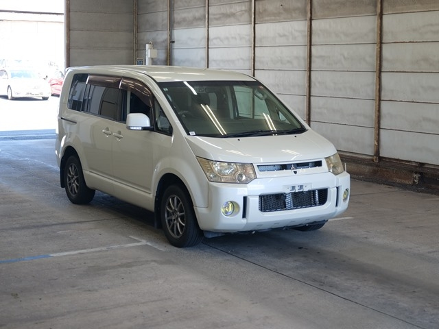 MITSUBISHI DELICA D5