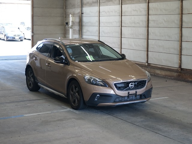 VOLVO V40