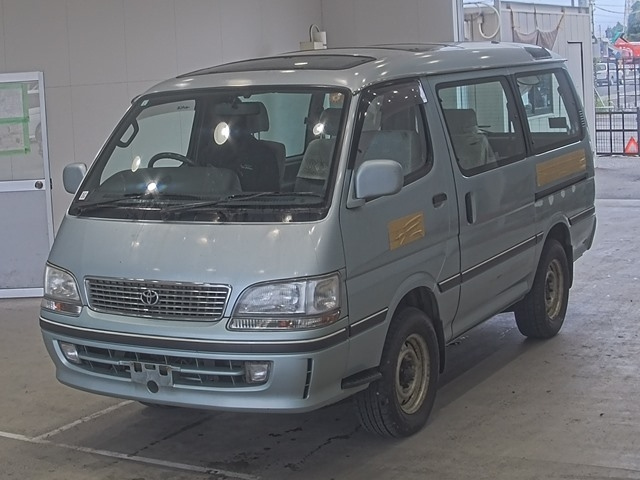 TOYOTA HIACE