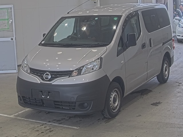 NISSAN NV200