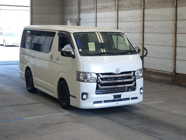 TOYOTA HIACE VAN