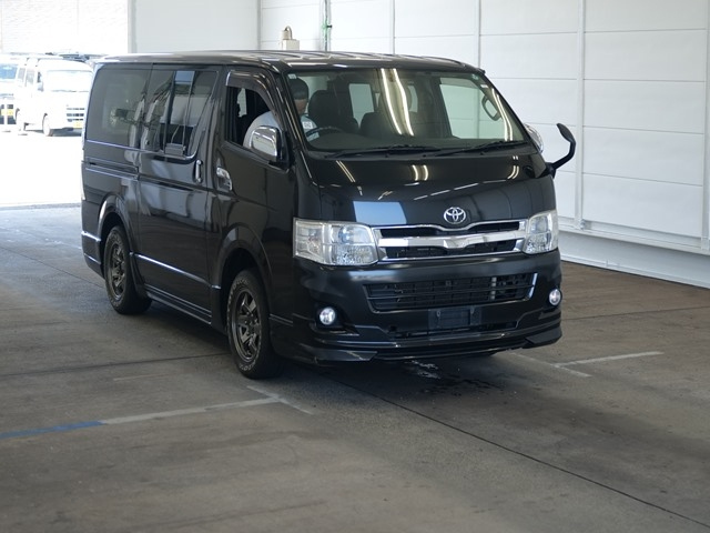TOYOTA HIACE VAN