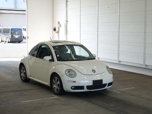 VOLKSWAGEN NEW BEETLE