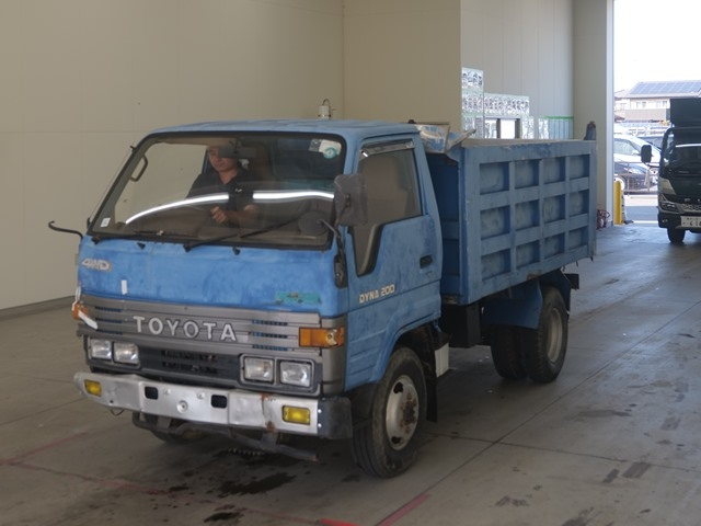 TOYOTA DYNA
