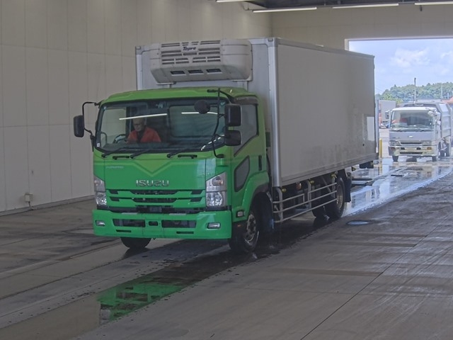 ISUZU TRUCK