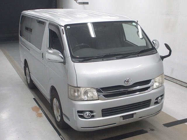 TOYOTA HIACE VAN